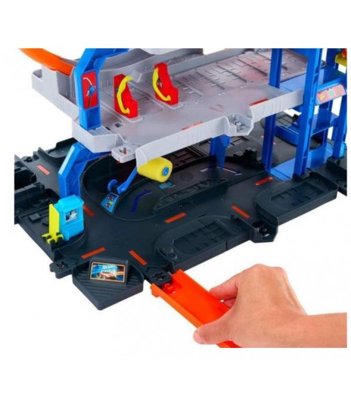 Garaje Con MEGAlooping De Hot Wheels Con 1 Coche De Juguete Metálico Y 1 Helicóptero De Juguete A Escala 1:64